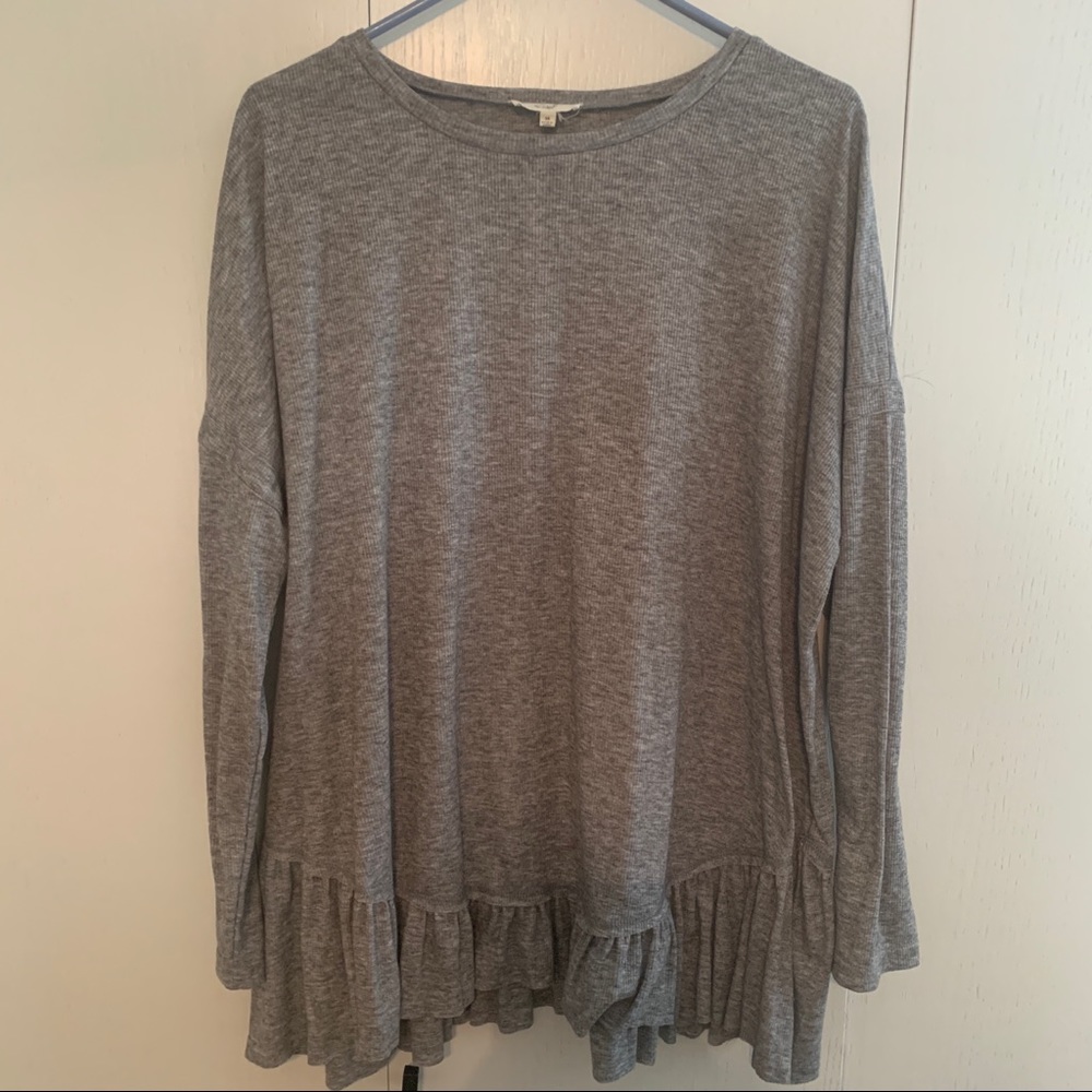 Easel Ruffle-bottom Longsleeve